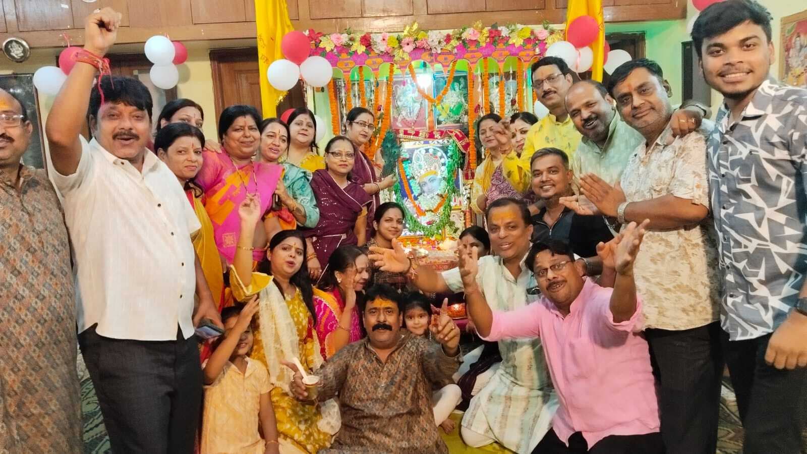 Dhanbad News : कतरास के मां गीता सत्संग भवन में भजन संध्या का आयोजन