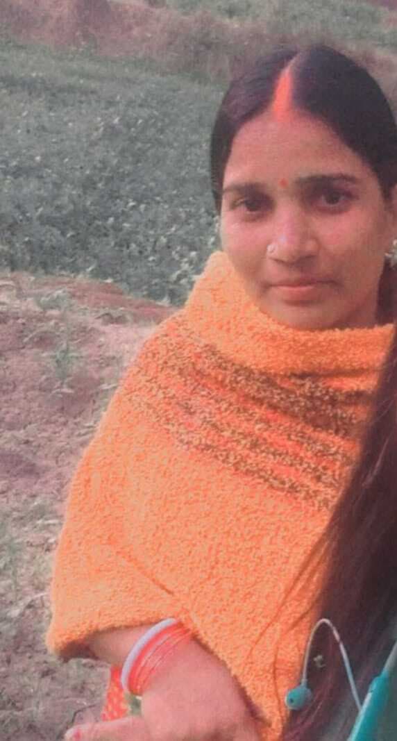 शाहपुर गांव में महिला की संदिग्ध हालात में मौत, झाड़ी में मिला शव