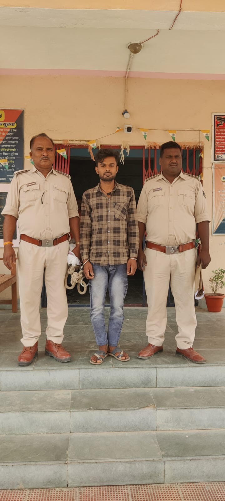 फुलवरिया पुलिस ने एक अभियुक्त को किया गिरफ्तार
