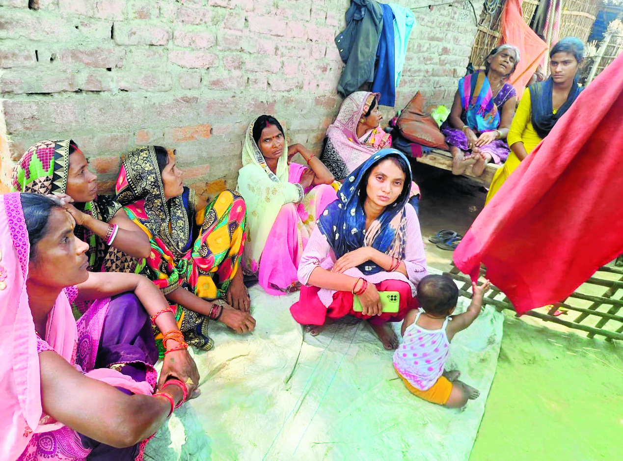 Gopalganj News : मायके में फंदे से लटका मिला विवाहिता का शव, कई बिंदुओं पर पुलिस कर रही जांच