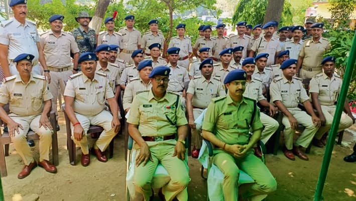 Bhagalpur News: भागलपुर के 29 पीटीसी सिपाही बने एएसआइ, एसएसपी ने लगाया स्टार