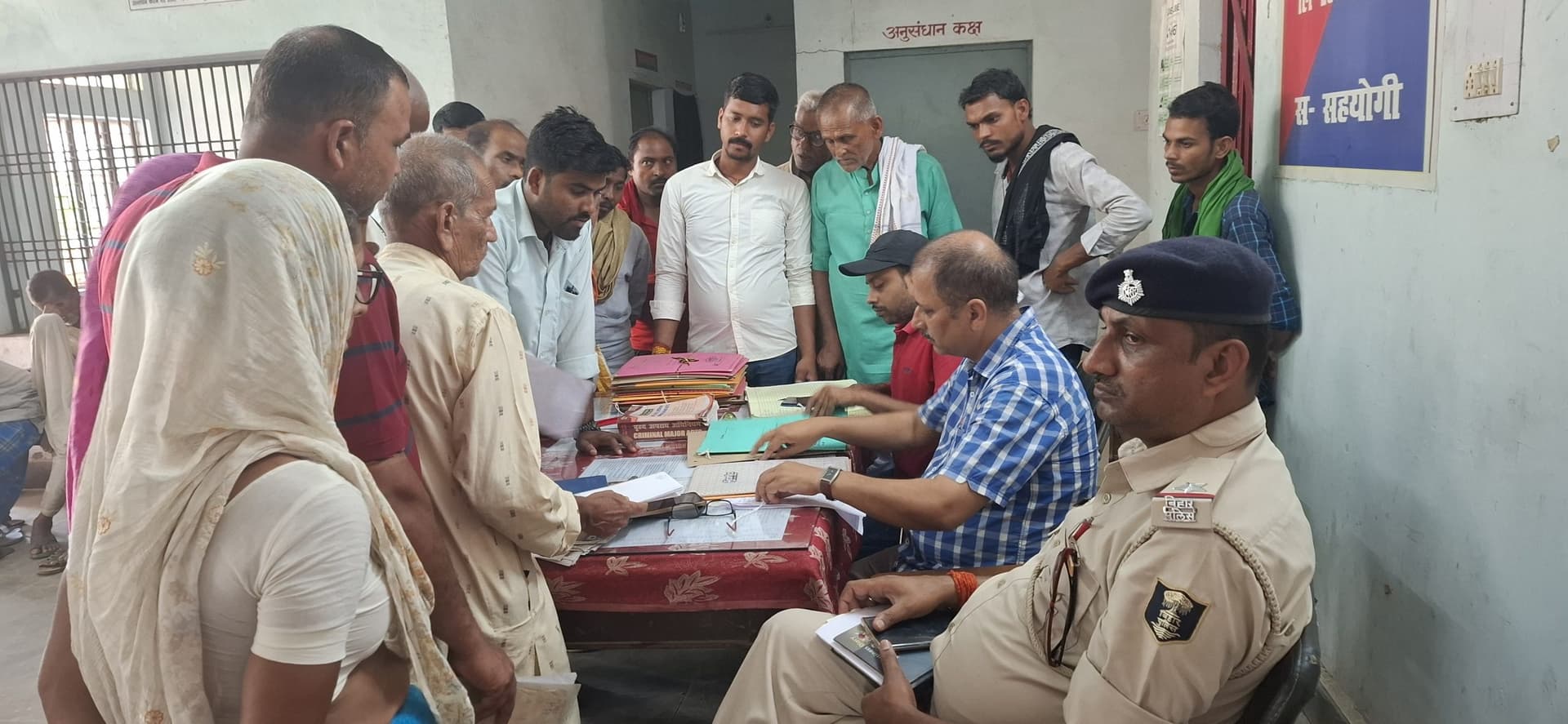जनता दरबार मे निपटाए गये जमीन विवाद के दो मामले