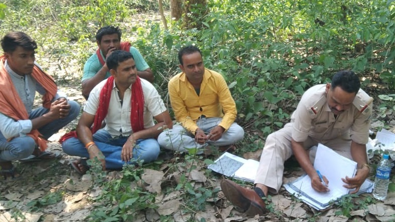Bokaro News : पेड़ से लटकता मिला युवक का शव, जांच शुरू