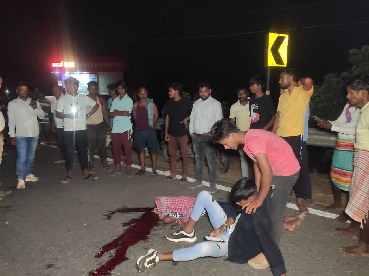 अज्ञात वाहन के धक्के से बाइक सवार युवक की मौत