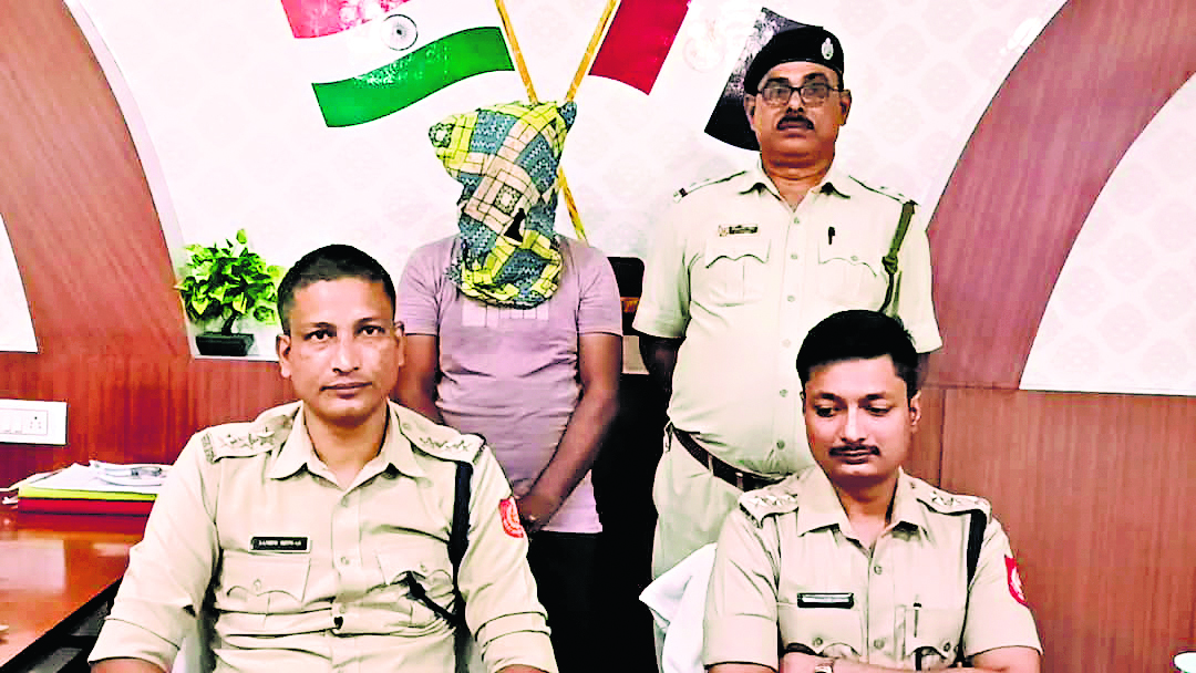 East Singhbhum News : ट्रक पर हल्दी की बोरियों से 232 किलो गांजा बरामद, एक गिरफ्तार