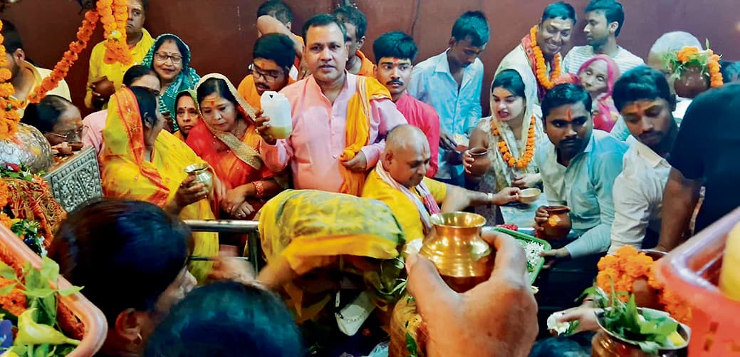 Saran News : बुद्ध पूर्णिमा पर श्रद्धालुओं ने लगायी आस्था की डुबकी