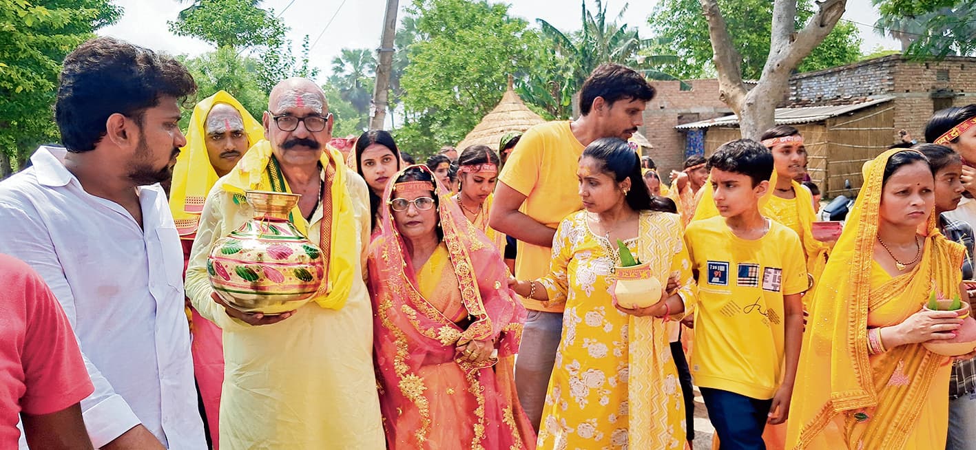 Saran News : नौ दिवसीय श्रीरुद्र महायज्ञ को लेकर निकाली गयी कलशयात्रा