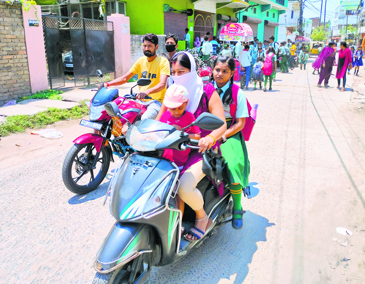 Gopalganj News : सूर्य के दहकते ही तीखी धूप और उमस भरी गर्मी ने किया बेहाल