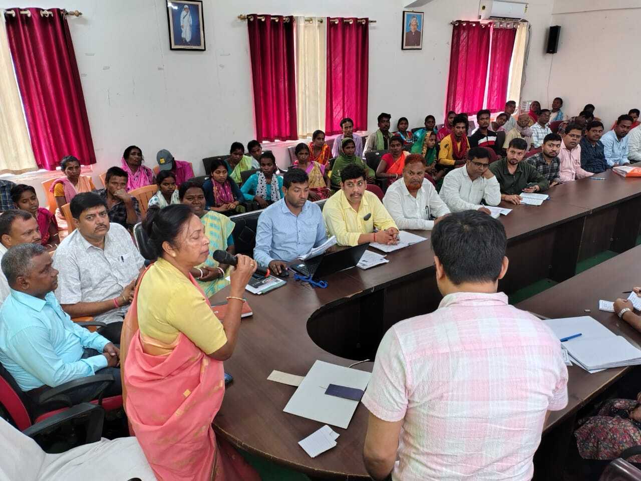 पेयजल व बिजली संकट का त्वरित गति से करें समाधान