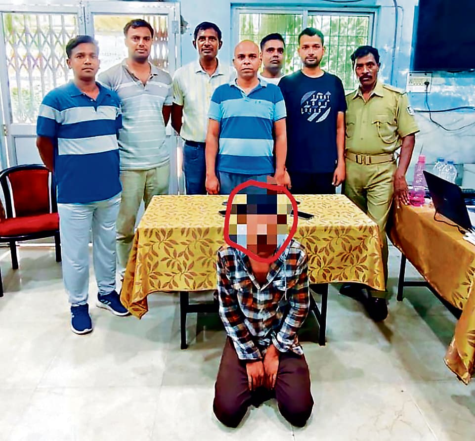 Rourkela News :  उत्तरप्रदेश के यात्री का माेबाइल फोन चुराने का आरोपी गिरफ्तार, सात मोबाइल फोन जब्त