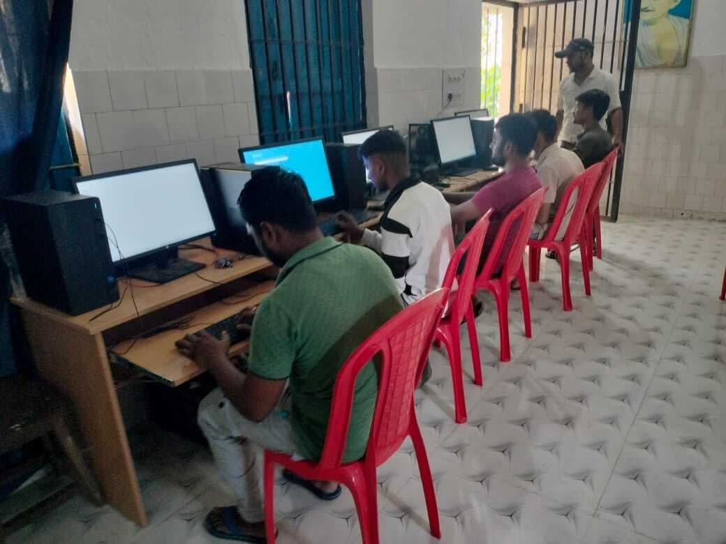 चनावे मंडल कारा में कैदियों को दी जा रही कंप्यूटर ट्रेनिंग, पढ़े-लिखे कैदियों को आत्मनिर्भर बनाने को दिया जा रहा प्रशिक्षण