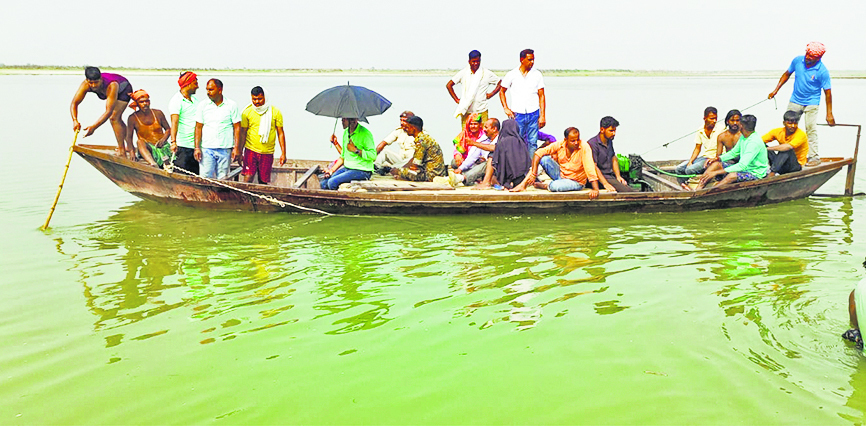 Gopalganj News  : गंडक में नहाने गये तीन किशोर गहरे पानी में डूबने के बाद लापता, बुलायी गयी एनडीआरएफ की टीम
