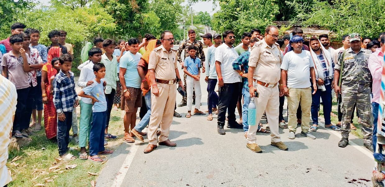 Gopalganj News : कटेया में अज्ञात वाहन से टक्कर में बाइक सवार युवक की गयी जान, मचा कोहराम