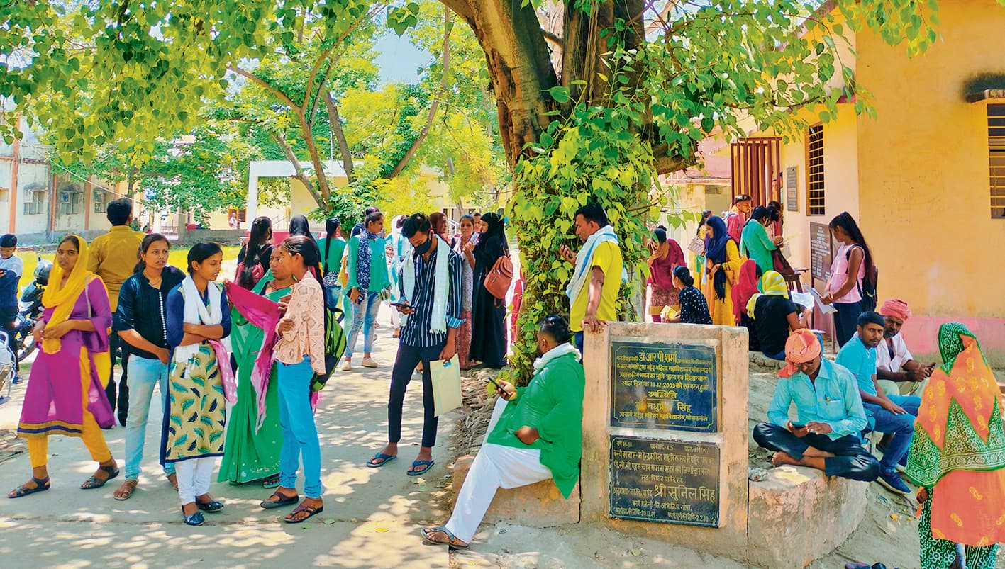 Gopalganj News : सुबह आठ बजते ही दहक रहे सूर्यदेव, स्कूलों की टाइमिंग में नहीं हुआ बदलाव, छात्र हो रहे परेशान