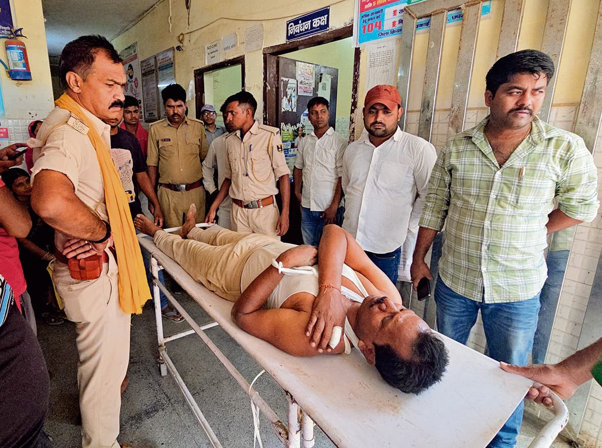 Saran News : टेंपो पलटने से एएसआइ गंभीर रूप से घायल