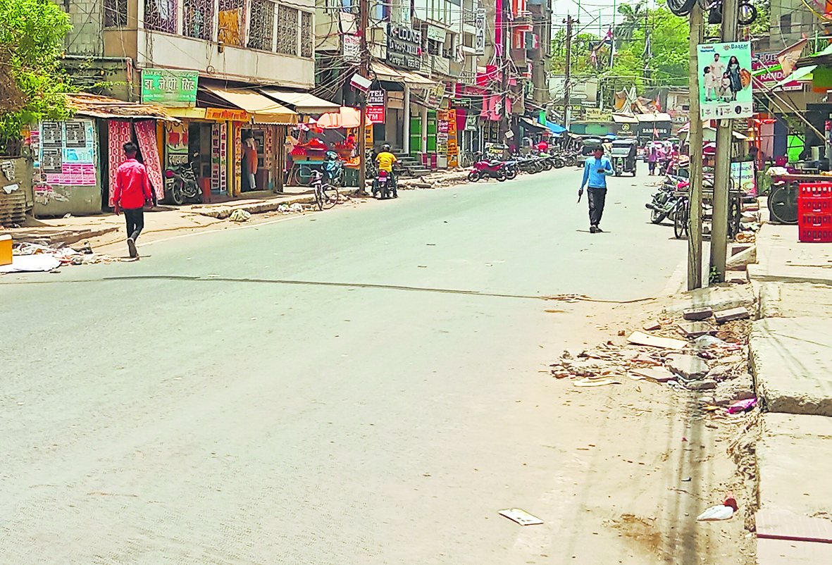 Saran News : चिलचिलाती धूप व तपिश ने बढ़ायी मुश्किल, सड़कें रह रहीं सूनी