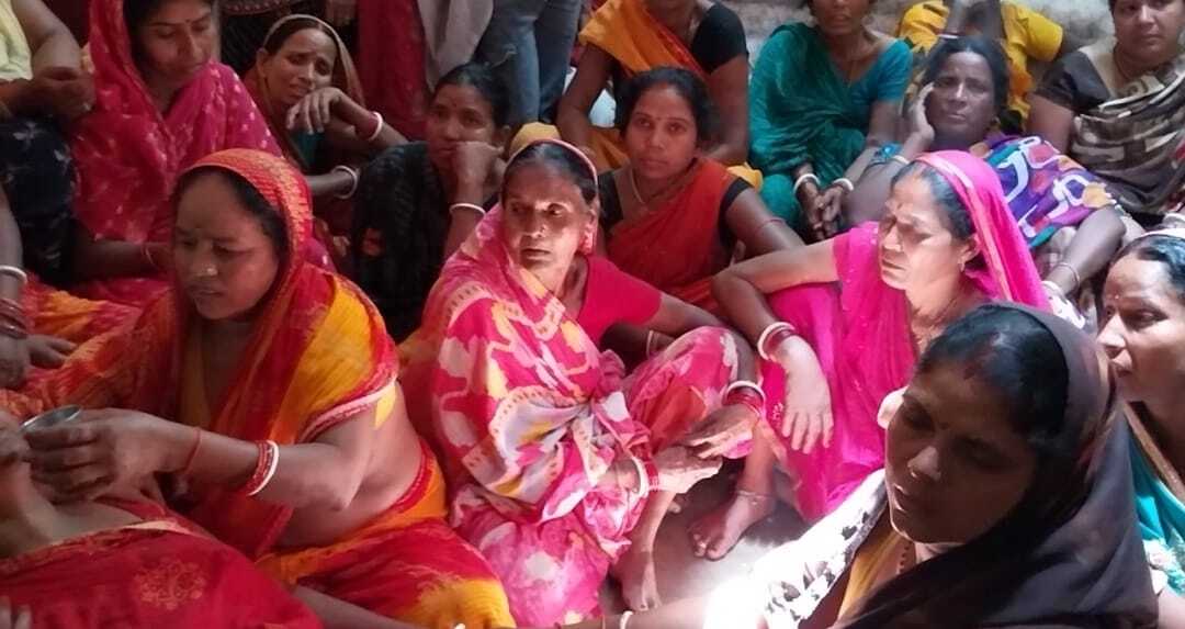 दो दिनों से घरों में नहीं जले चूल्हे, पार्थिव शरीर का बेसब्री से इंतजार