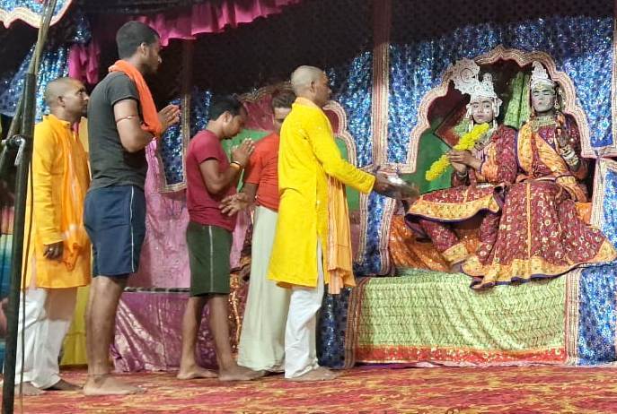 नटखट कृष्ण की माखन चोरी की रासलीला देख श्रद्धालु हुए आनंदित