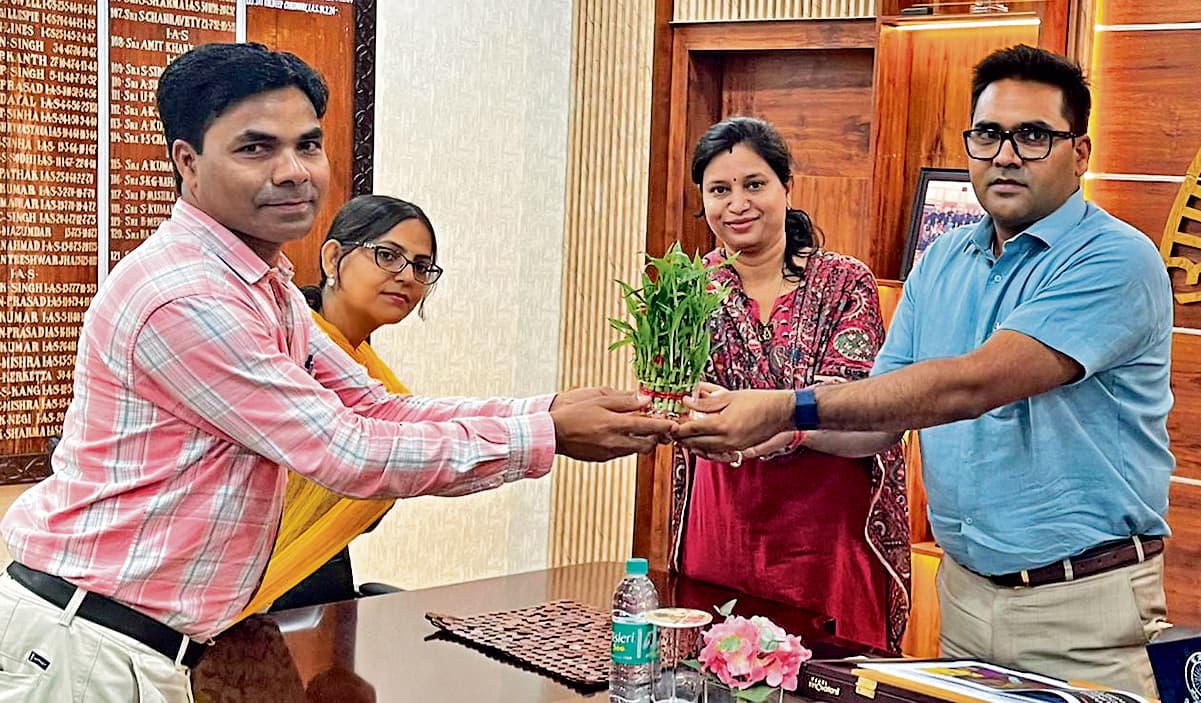 West Singhbhum News : अब प्रखंड से मिलेगा प्लस टू शिक्षकों का वेतन