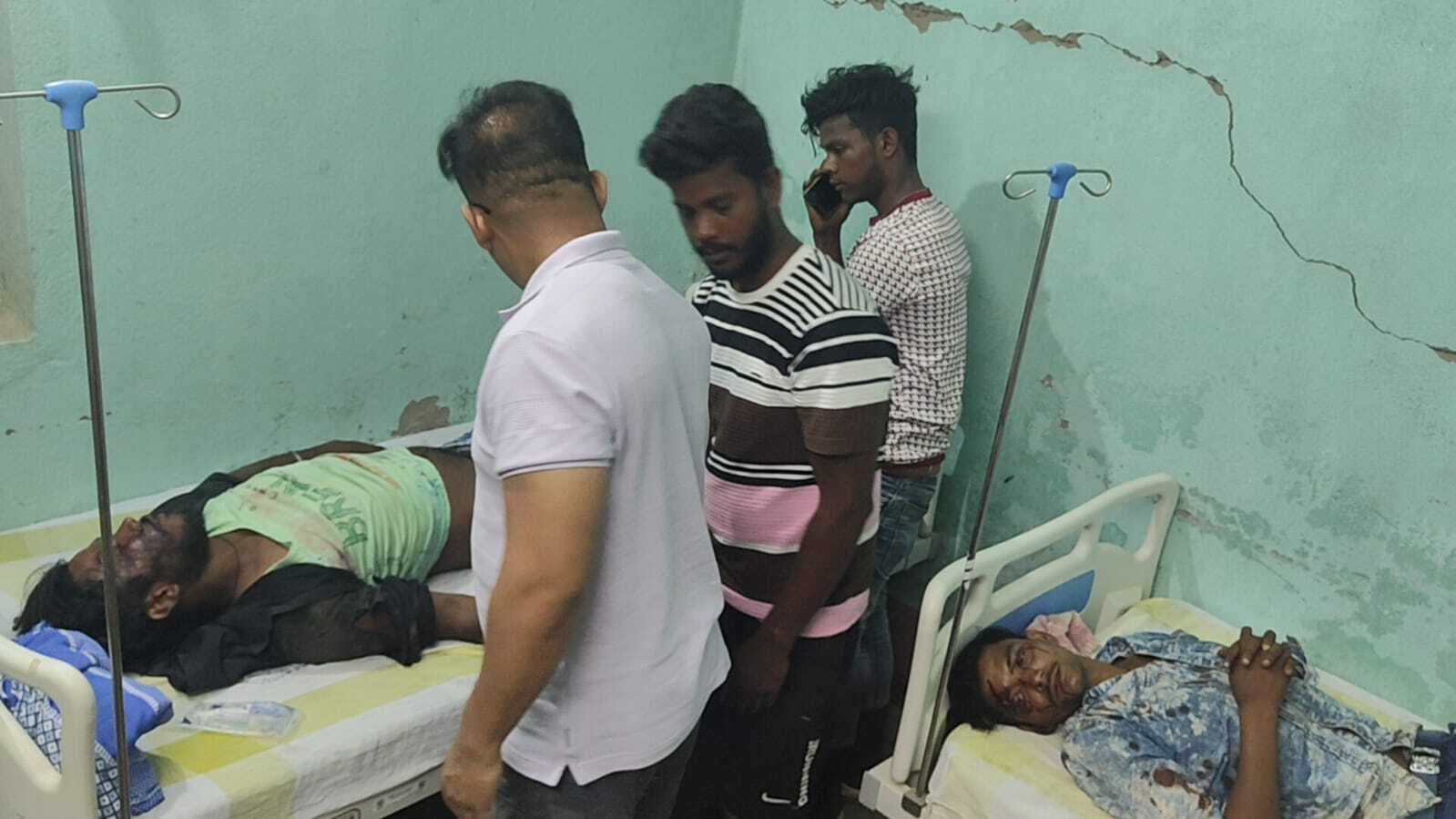 अनियंत्रित स्काॅर्पियो ने बाइक सवार को मारा टक्कर, तीन घायल