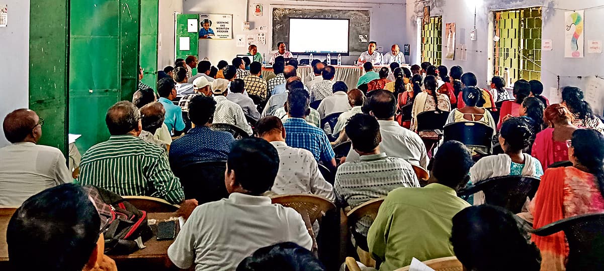 East Singhbhum News : जिला शिक्षा विभाग की टीम ने पाथरगोड़ा व रोआम विद्यालय का किया निरीक्षण