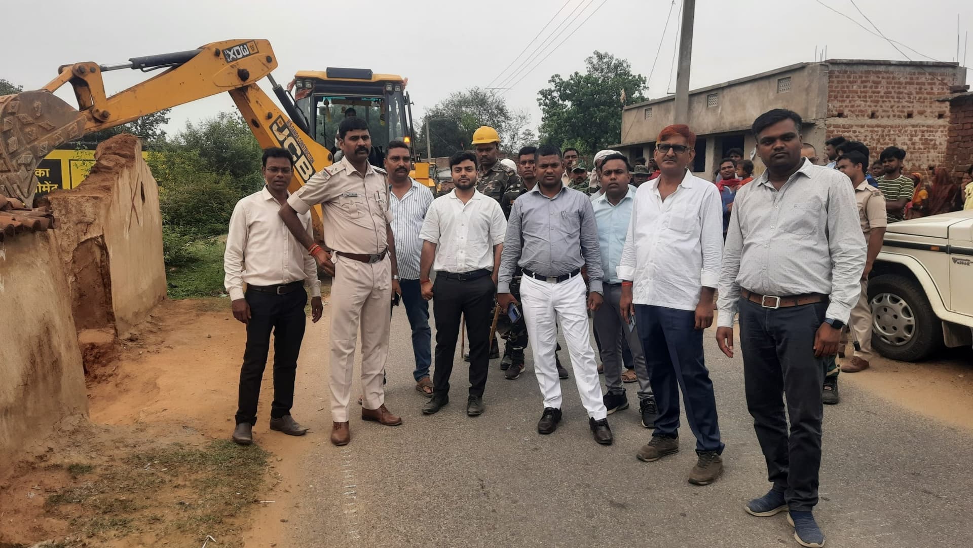 Bokaro News : कसमार खुदीबेड़ा मौजा में अतिक्रमण पर चला बुलडोजर
