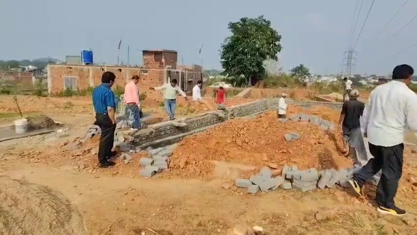 Jamshedpur News : गदड़ा में डेढ़ एकड़ सरकारी जमीन से हटाया गया अवैध कब्जा