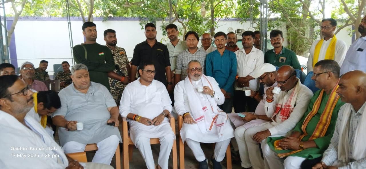 केंद्रीय मंत्री ने पूर्व परिवहन मंत्री को दी श्रद्धांजलि