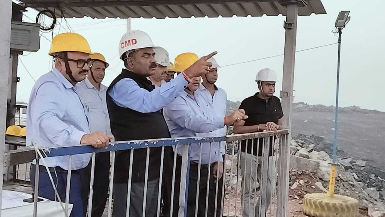 Bokaro News : एकेके ओसीपी और कारो परियोजना का सीएमडी ने किया निरीक्षण