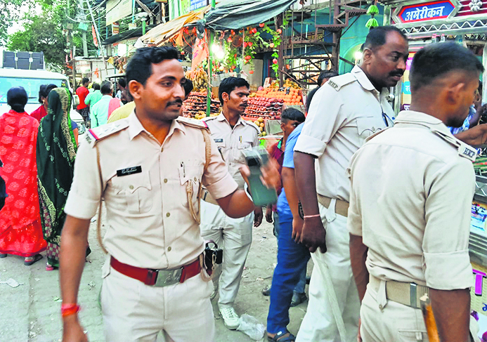 Saran News : जनता बाजार में चला अतिक्रमण हटाओ अभियान