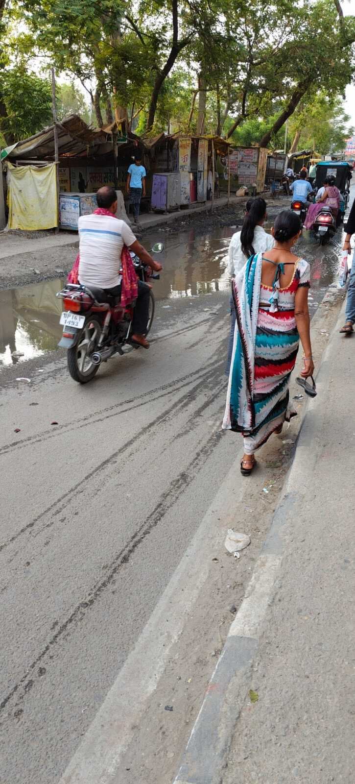 सात दिनों से फटा है जलापूर्ति पाइप, हजारों लीटर पानी बर्बाद