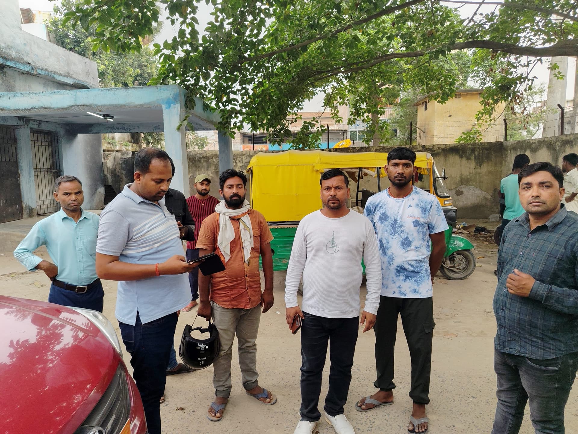 hajipur news. स्काॅर्पियो की टक्कर में बाइक सवार युवक की मौत, तीन जख्मी