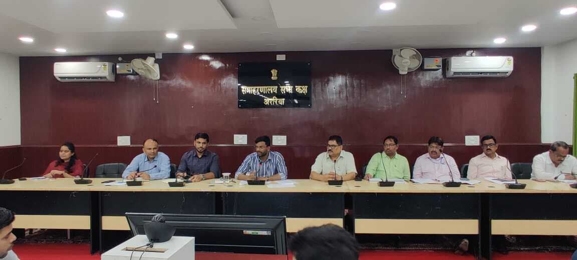 संभावित बाढ़ के खतरों से निबटने की करें तैयारी: डीएम