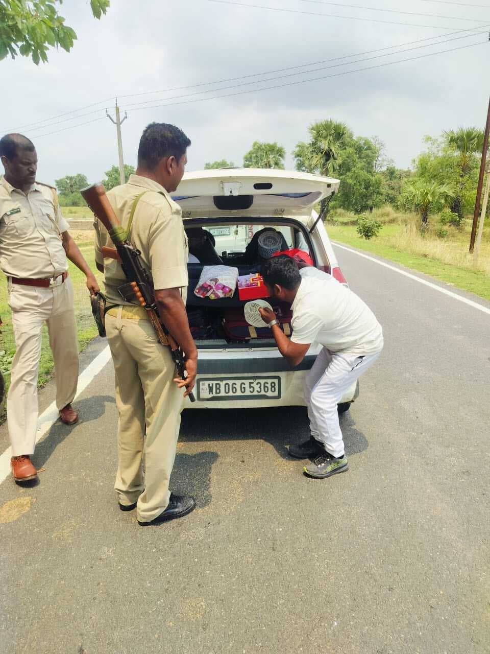 डूगरुपाड़ा मोड़ पर चला वाहन जांच अभियान