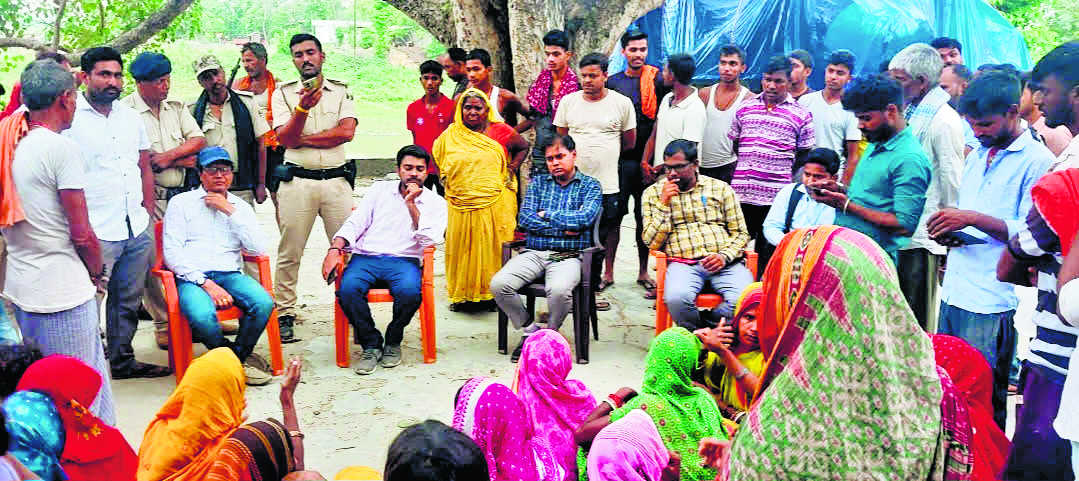 Begusarai News : लखमिनियां बांध पर बसे परिवारों को मिलेगा आशियाना