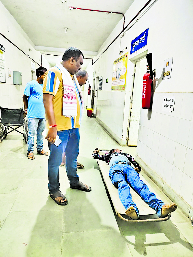 Bokaro News : दो बाइक की टक्कर में एक व्यक्ति की मौत, तीन की हालत गंभीर
