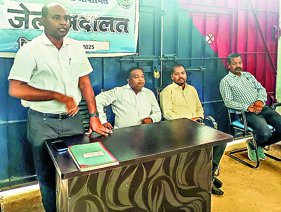 Jamshedpur News : घाघीडीह जेल में जेल अदालत व चिकित्सा शिविर आयोजित, एक बंदी रिहा