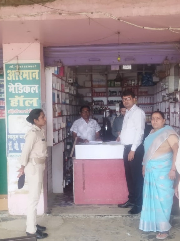 Motihari: गैर निबंधित दवा दुकानों पर ड्रग इंस्पेक्टर की छापेमारी