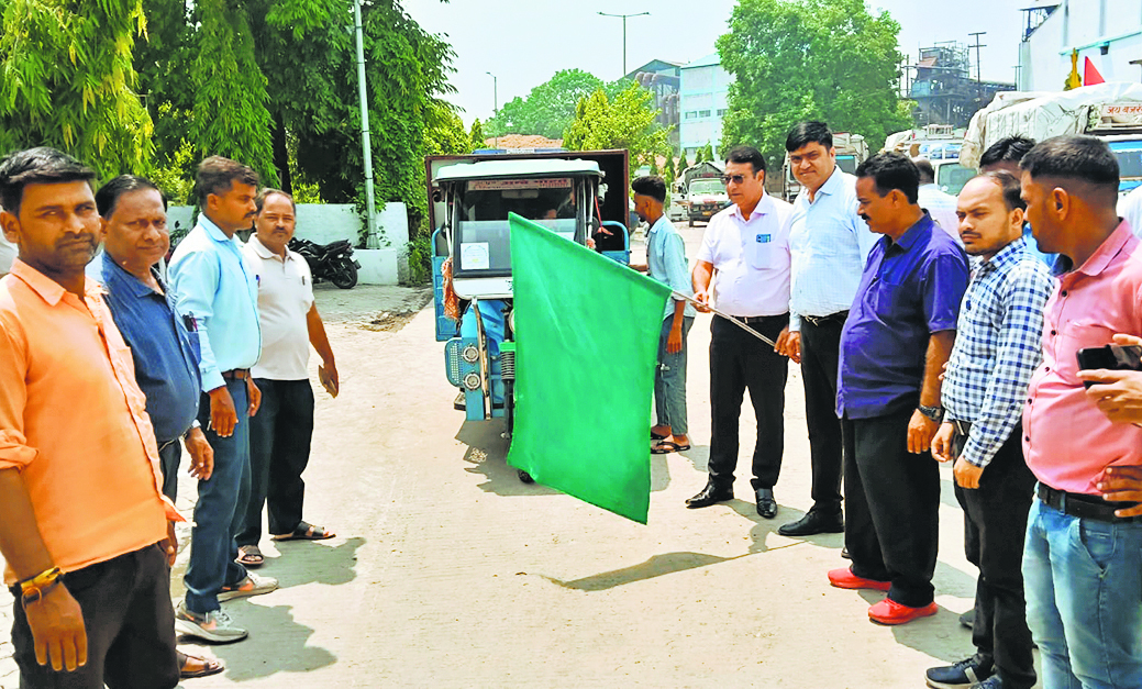 Gopalganj News : नये कृषि यंत्रों के साथ खेती करने को जागरूक किये जा रहे किसान