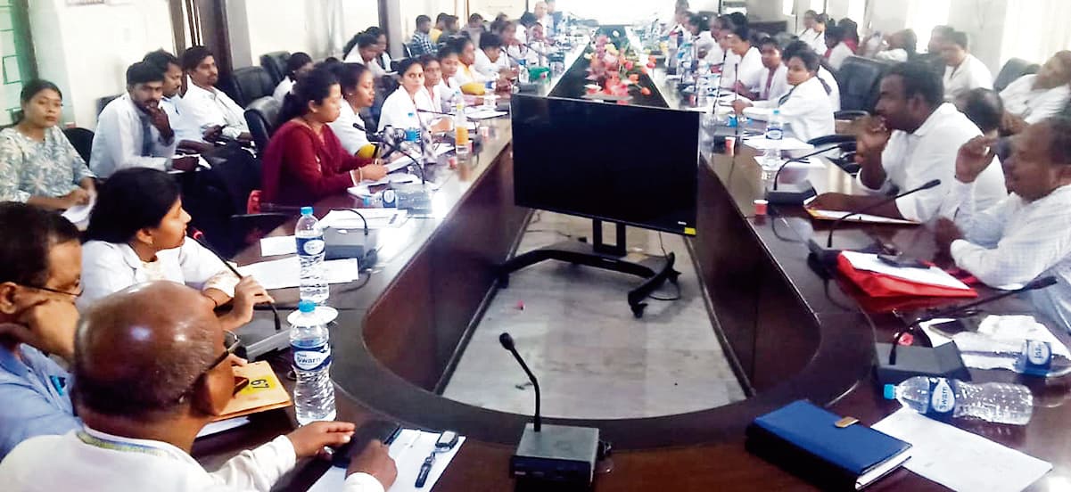 Chaibasa News : आयुष्मान आरोग्य मंदिरों में बेहतर सेवा दें : सिविल सर्जन
