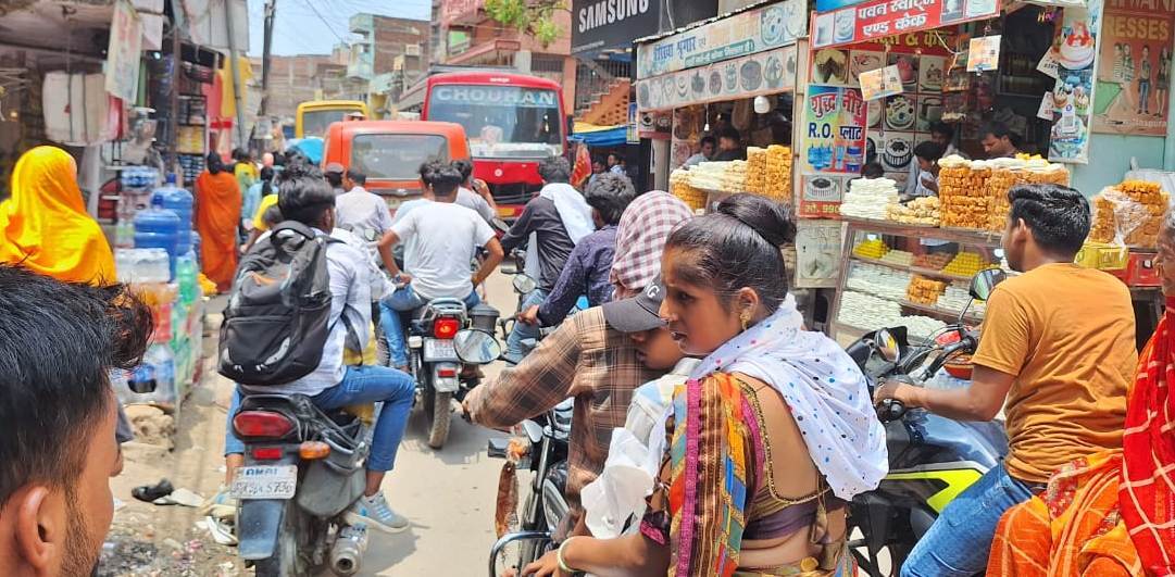हर घंटे हसपुरा बाजार में लग रहा सड़क जाम