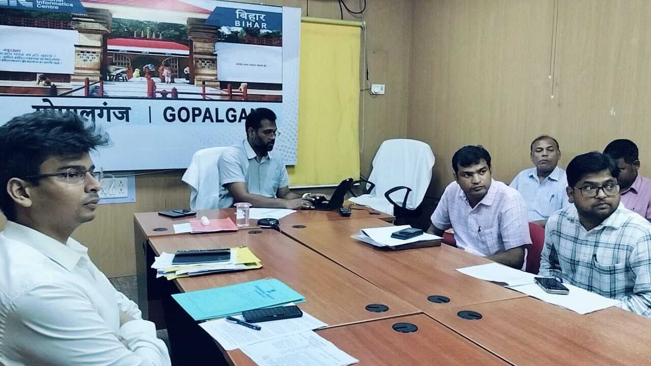 विजयीपुर–देवरिया सड़क से जोड़ने के लिए बाइपास रोड का अलाइनमेंट पूरा, तकनीकी पदाधिकारियों के साथ डीएम ने की समीक्षा, 15 अगस्त तक पूरा करने का लक्ष्य