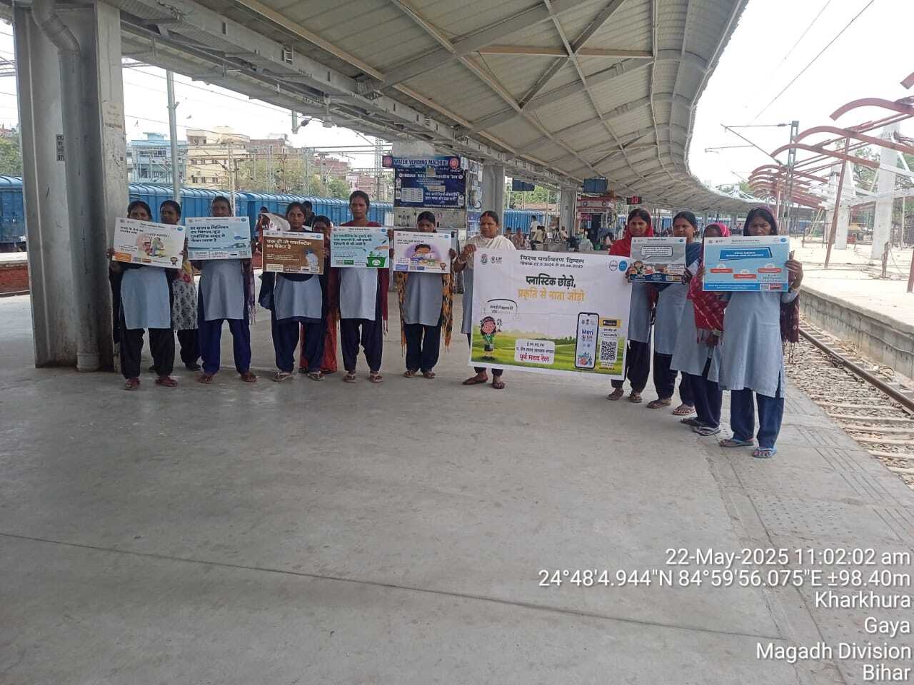प्लास्टिक छोड़ो, प्रकृति से नाता जोड़ो का दिया गया नारा