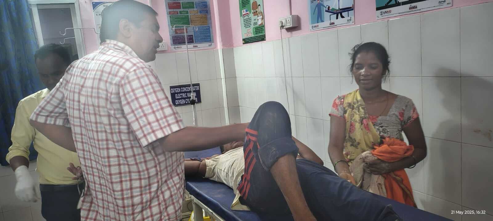 कार्य के दौरान असंतुलित होकर गिरा मजदूर, रेफर