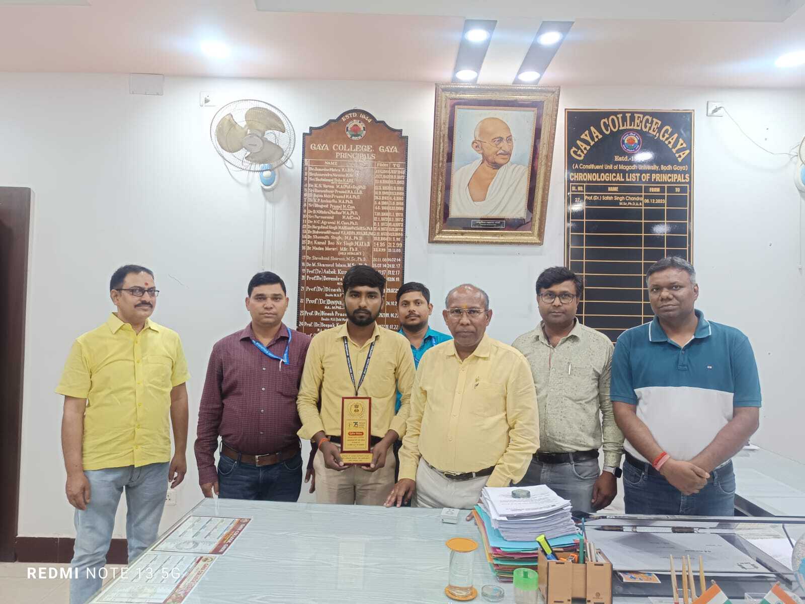 स्लोगन प्रतियोगिता में गया कॉलेज के छात्र प्रीतम कुमार को द्वितीय स्थान