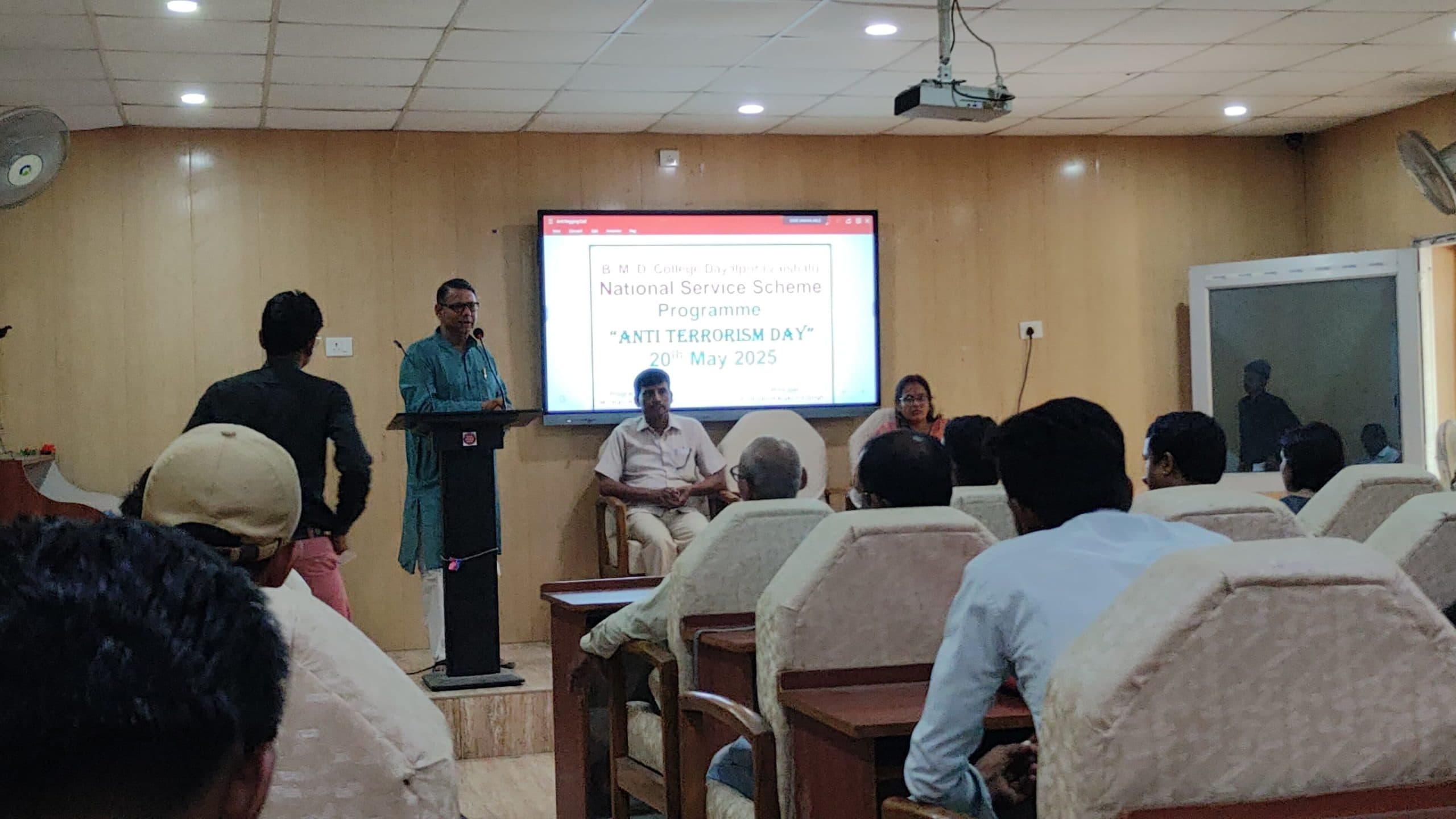 hajipur news. हिंसा से कोई हल नहीं निकलता, प्रेम से ही निकलता है समाधान : डा. राजेंद्र