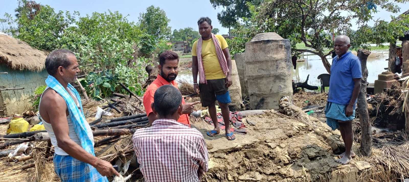 ललवामोड़ गांव में आग लगने से एक घर जलकर राख