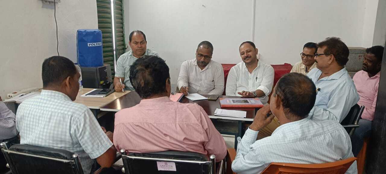 बच्चों का आधार, बैंक खाता, स्कूल ग्रांट, एमडीएम को लेकर की चर्चा