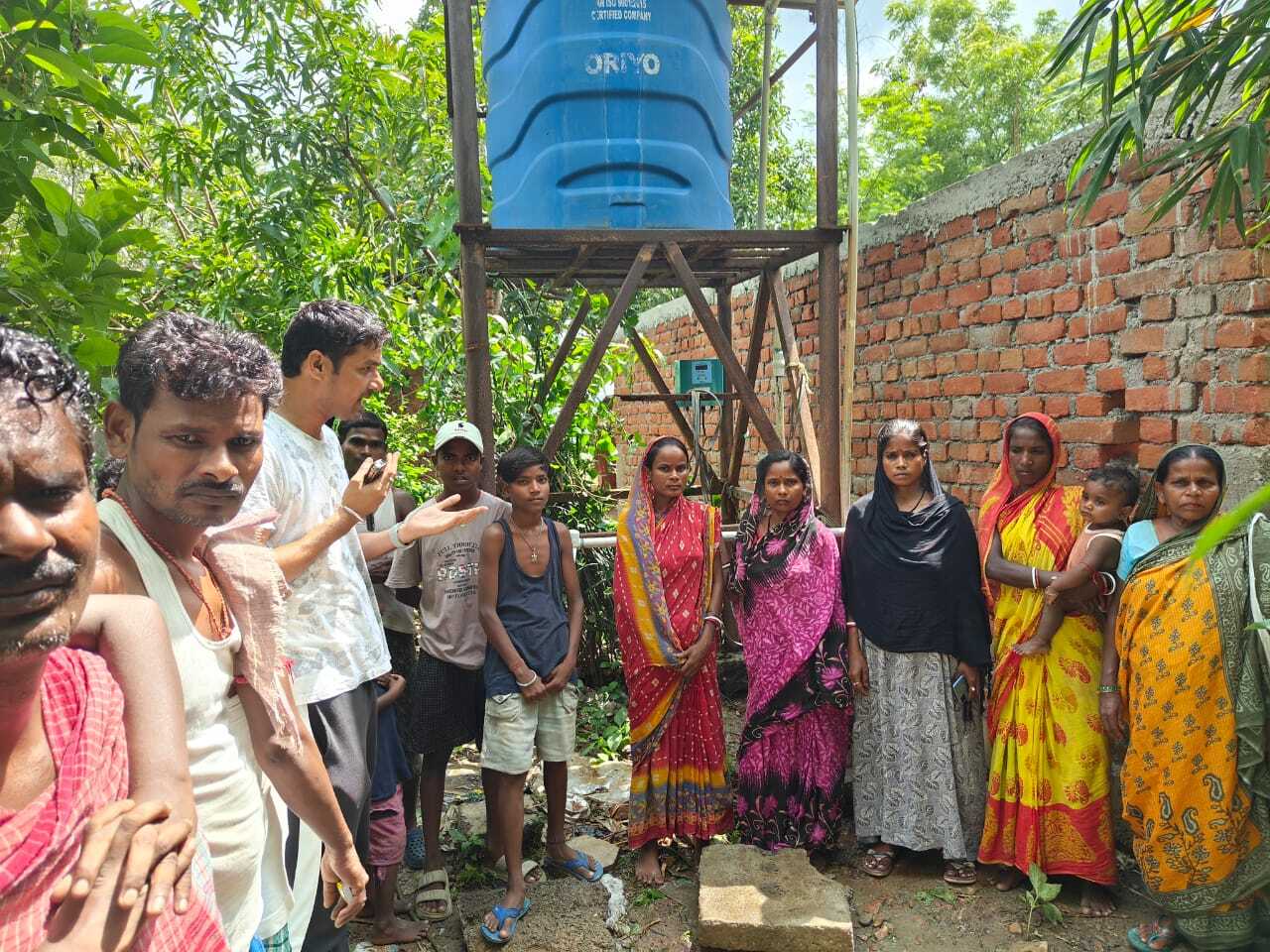 East Singhbhum News : कापागोड़ा में चार माह से खराब जलमीनार की जिप सदस्य ने मरम्मत करायी