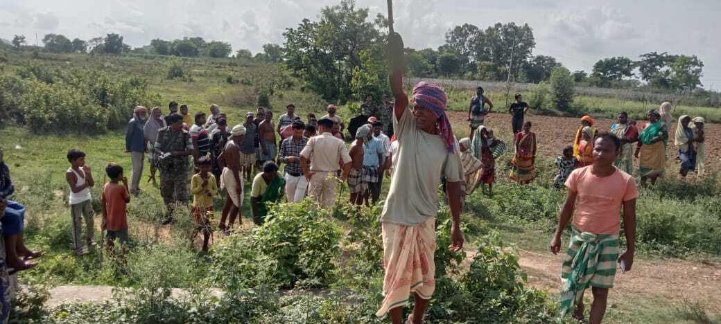 East Singhbhum News : दखल दिलाने पहुंचे कोर्ट कर्मियों से झड़प, बंधक बनाया